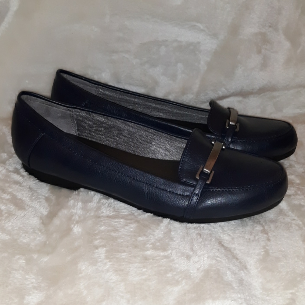NIB Womens Life Stride Size 8.5 Navy Kylie Remedy